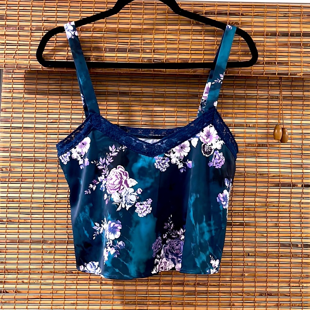 Blue crop top Urban Outfitters M